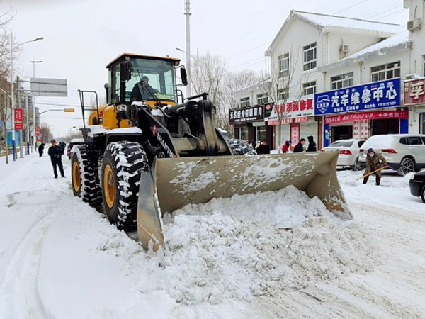 除雪保暢，山推鐵肩道義勇擔重任！